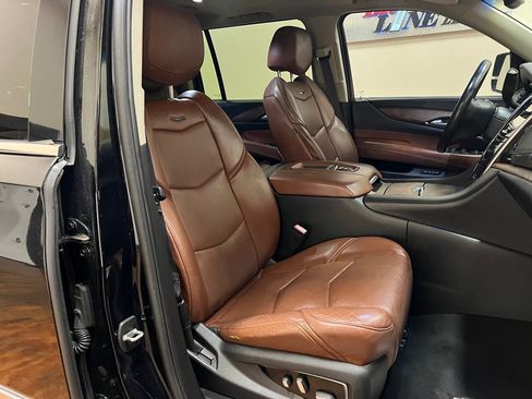 Used 2015 Cadillac Escalade ESV Luxury image 34