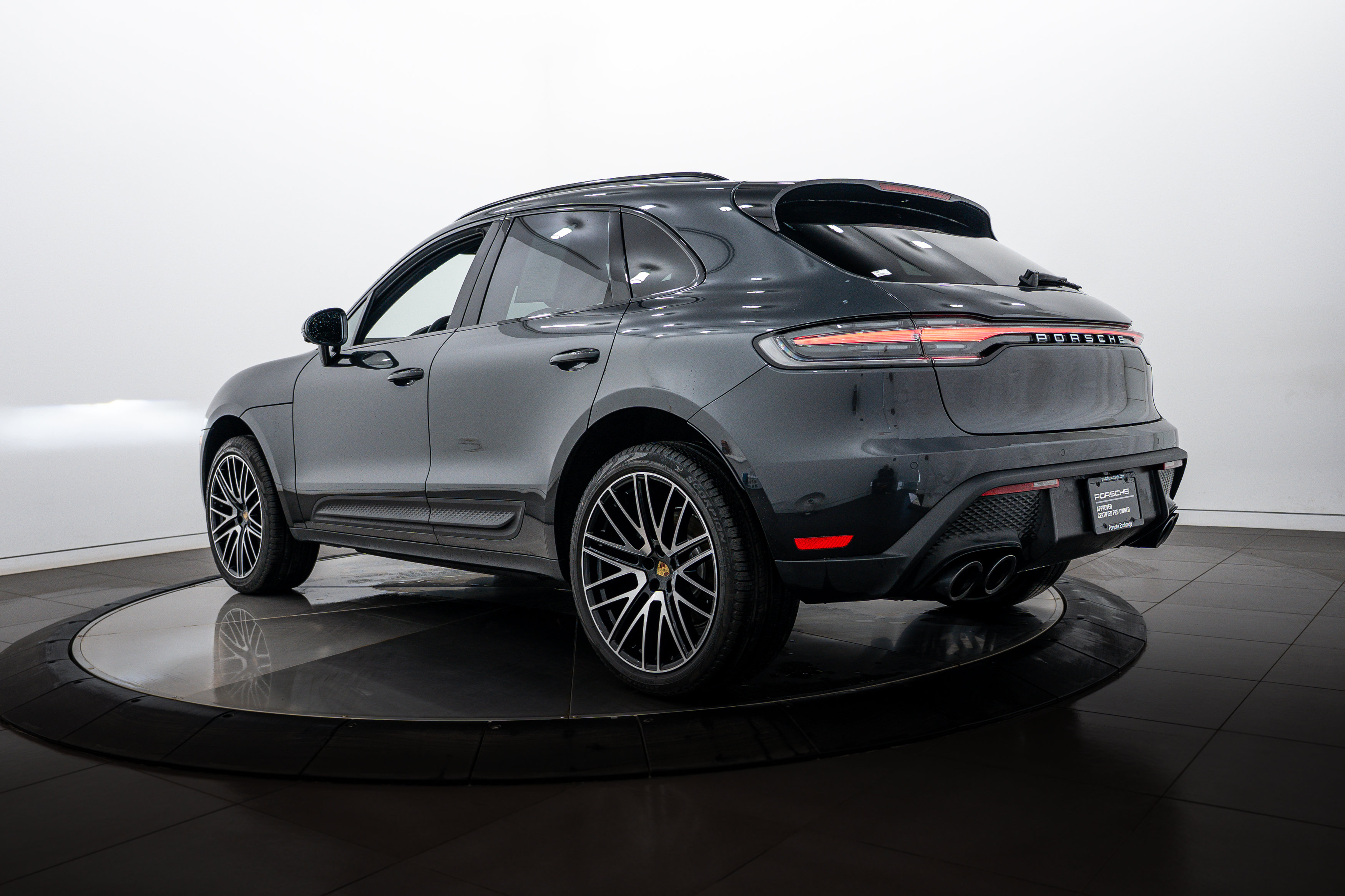 Certified 2026 Porsche Macan AWD/4WD image 3