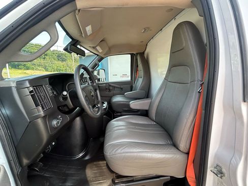 Used 2024 Chevrolet Express 3500 w/ Power Convenience Package RWD image 13