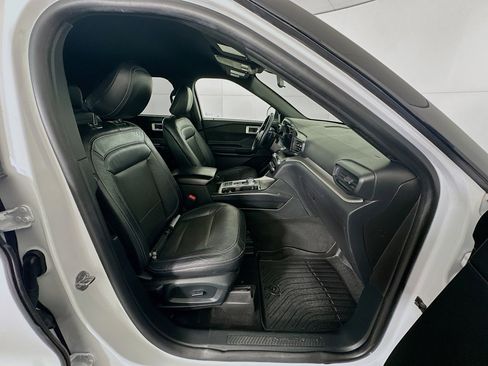 Used 2020 Ford Explorer XLT image 33