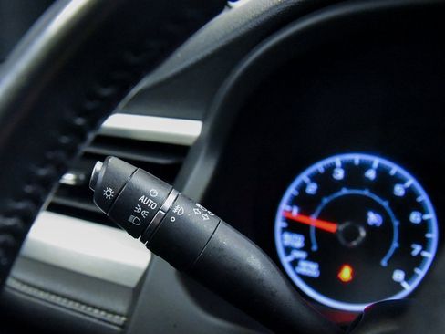 Used 2019 GMC Acadia SLE image 26