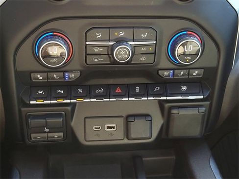 Used 2020 Chevrolet Silverado 1500 LTZ w/ LTZ Plus Package image 26