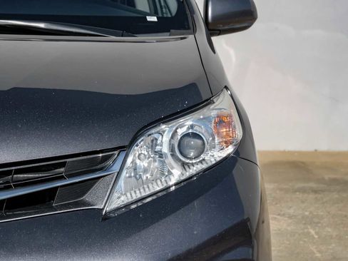 Used 2018 Toyota Sienna XLE image 49