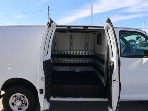 Used 2018 Chevrolet Express 2500 image 12