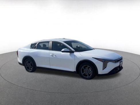 Used 2025 Kia K4 LXS image 2