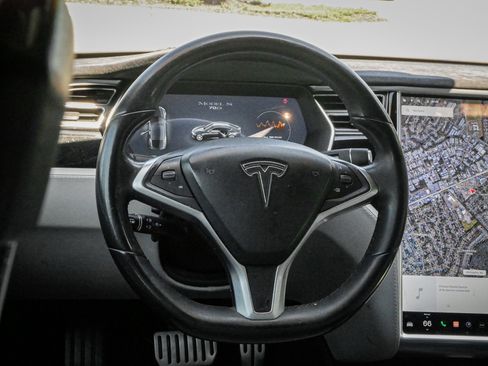 Used 2015 Tesla Model S 70D AWD/4WD image 6