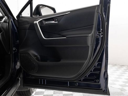 Used 2021 Toyota RAV4 XLE Premium image 50