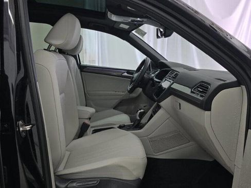 Used 2024 Volkswagen Tiguan SE R-Line image 12