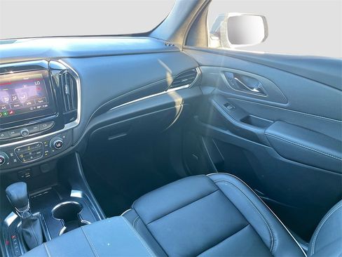 Used 2023 Chevrolet Traverse Premier image 25