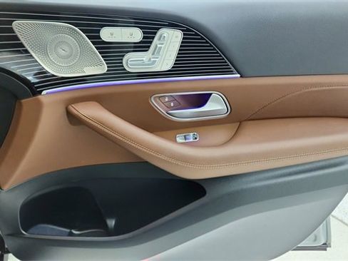 Used 2025 Mercedes-Benz GLS 450 4MATIC image 24