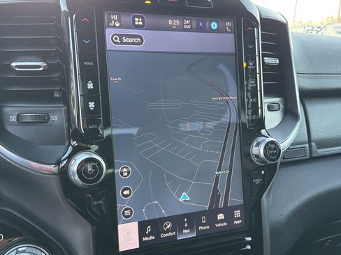 Used 2025 RAM 1500 Laramie image 30