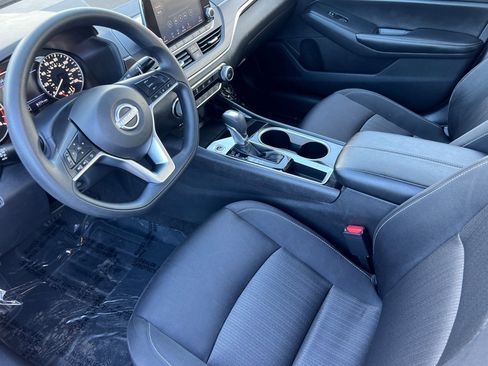 Used 2024 Nissan Altima 2.5 SV image 9