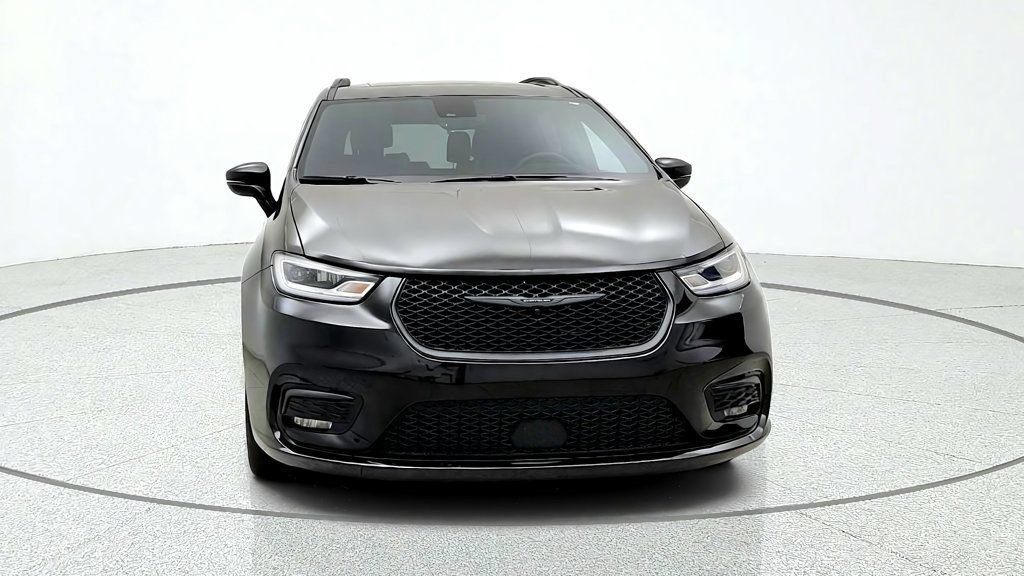 Used 2025 Chrysler Pacifica Limited FWD image 2