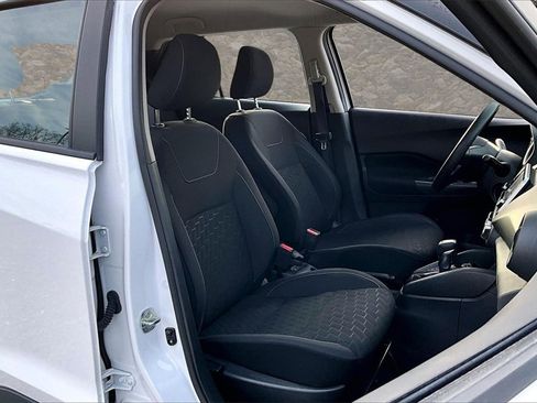 Used 2022 Nissan Kicks S image 7