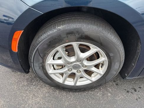 Used 2023 Chrysler Pacifica Touring-L FWD image 26