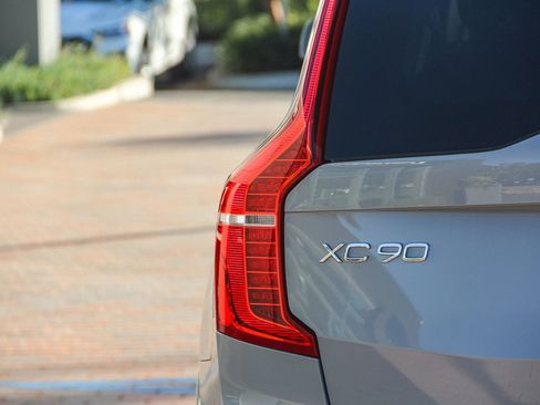 Used 2024 Volvo XC90 T8 Plus w/ Protection Package Premier image 10