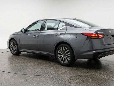 Used 2025 Nissan Altima 2.5 SV image 6