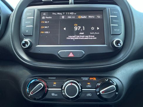 Used 2025 Kia Soul LX w/ LX Technology Package FWD image 16