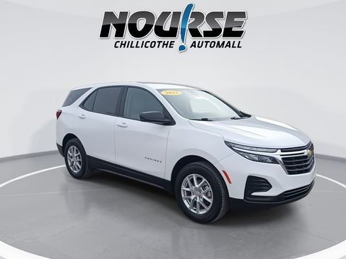 Used 2023 Chevrolet Equinox LS image 2