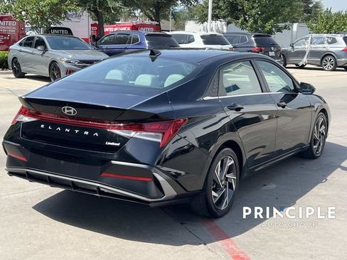 Used 2025 Hyundai Elantra Limited FWD image 11