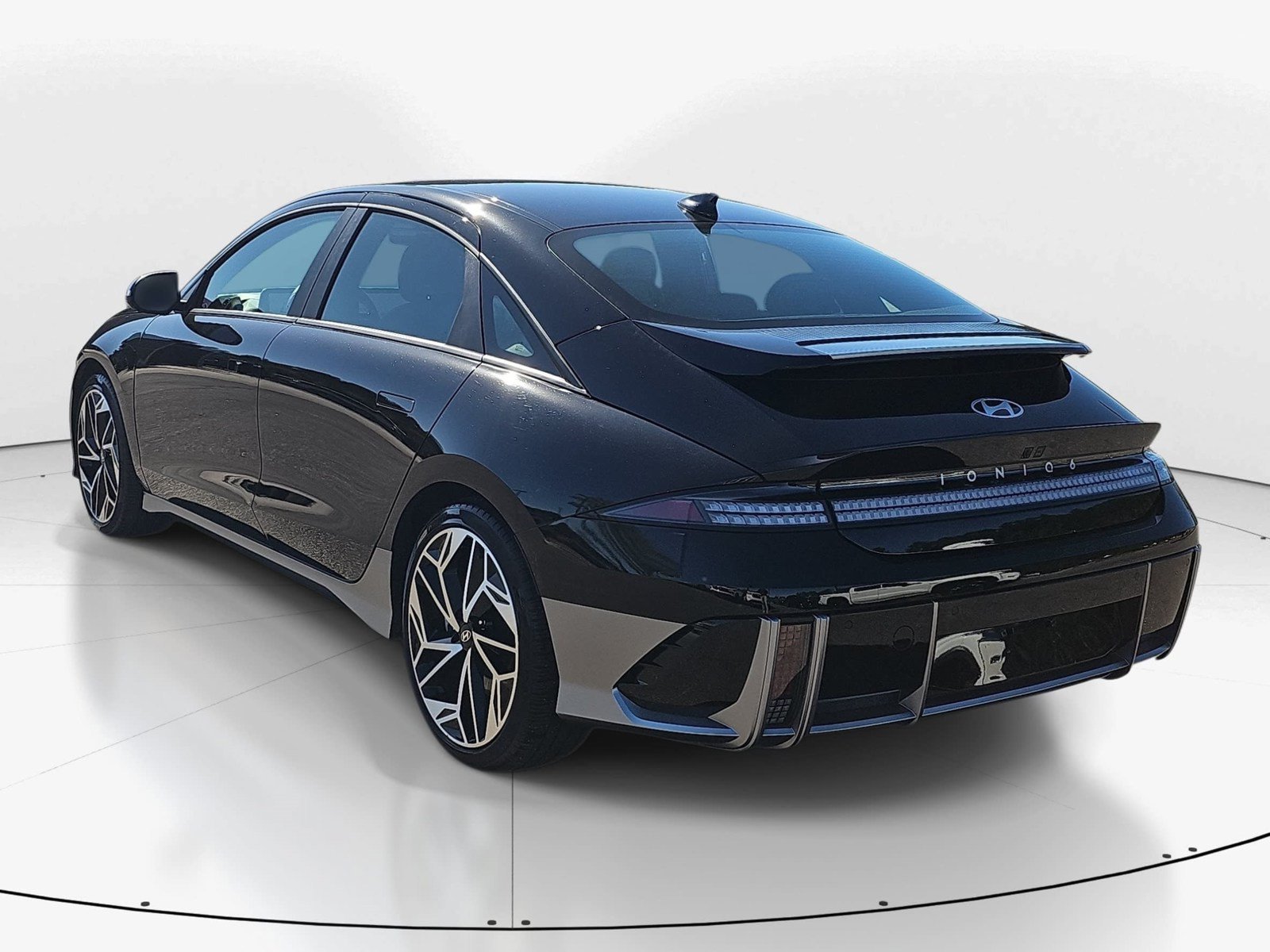 Used 2023 Hyundai Ioniq 6 SEL RWD image 6