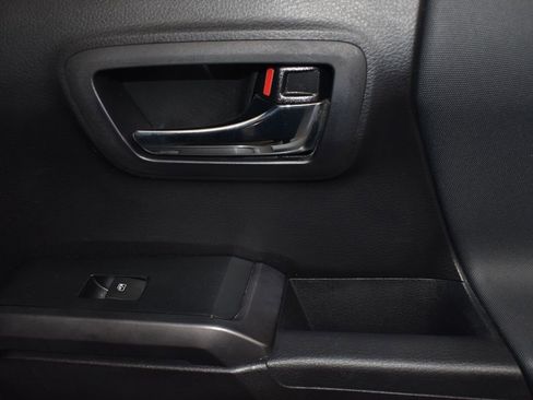 Used 2020 Toyota Tacoma TRD Off-Road image 18