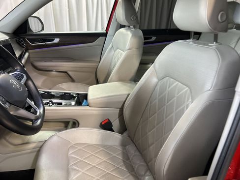 Used 2024 Volkswagen Atlas SEL Premium R-Line image 27