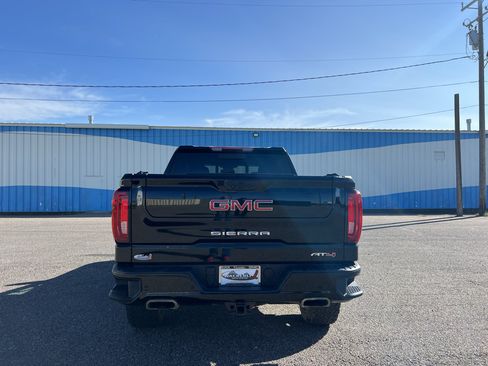 Used 2022 GMC Sierra 1500 AT4 w/ AT4 Premium Package AWD/4WD image 4