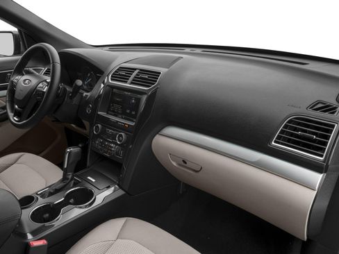 Used 2017 Ford Explorer XLT AWD/4WD image 10