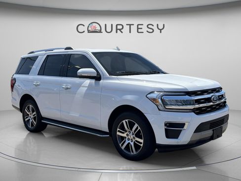 Used 2022 Ford Expedition Limited image 7