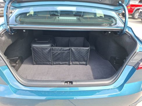 Used 2025 Toyota Camry SE w/ Convenience Package image 35