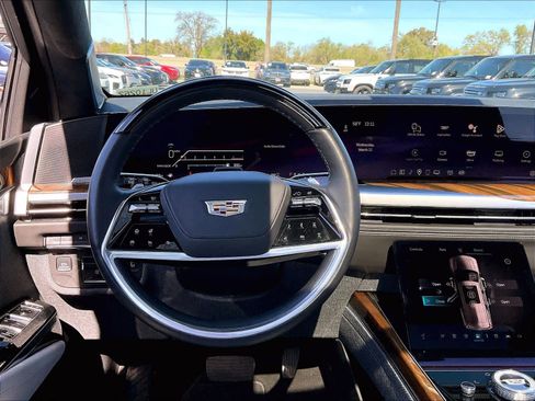 Used 2025 Cadillac Escalade Sport Platinum image 7