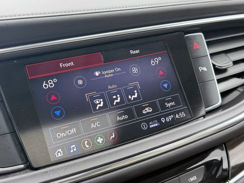 Used 2020 Buick Enclave Essence FWD image 40
