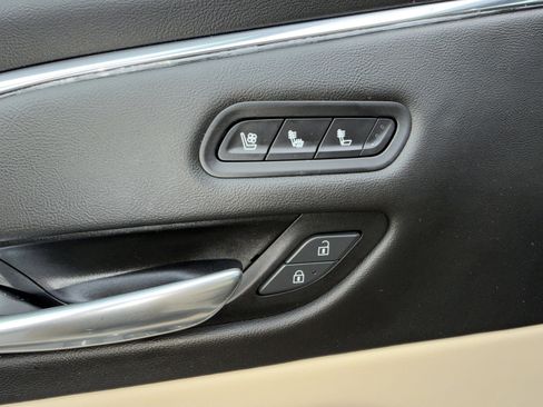 Used 2021 Cadillac Escalade Premium Luxury image 18