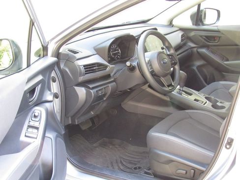 Used 2025 Subaru Crosstrek 2.5i Premium AWD/4WD image 9