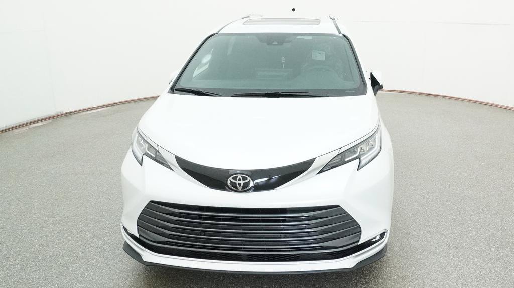 Used 2026 Toyota Sienna Limited FWD image 2
