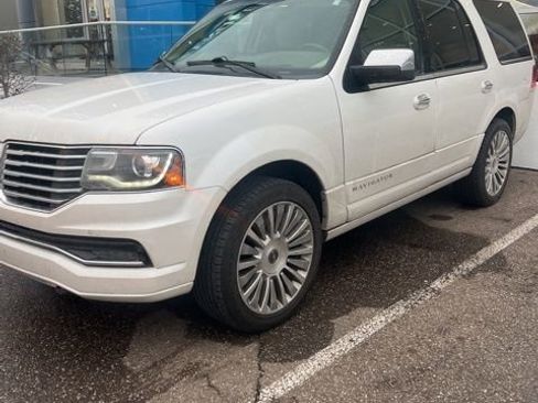 Used 2016 Lincoln Navigator Select image 1
