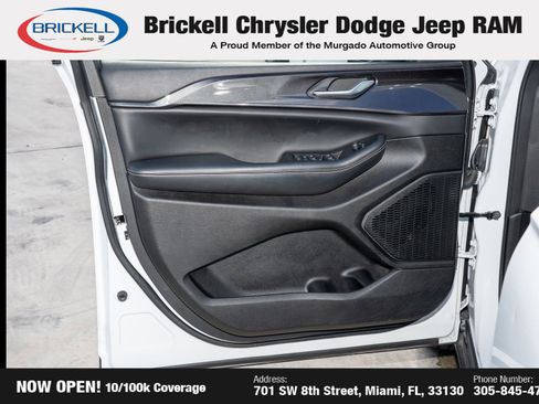 Used 2023 Jeep Grand Cherokee L Laredo image 12