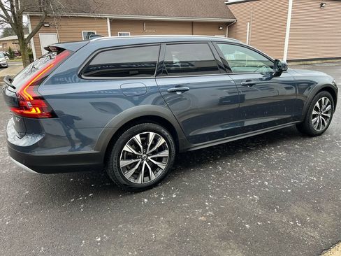 Used 2022 Volvo V90 B6 Cross Country image 5