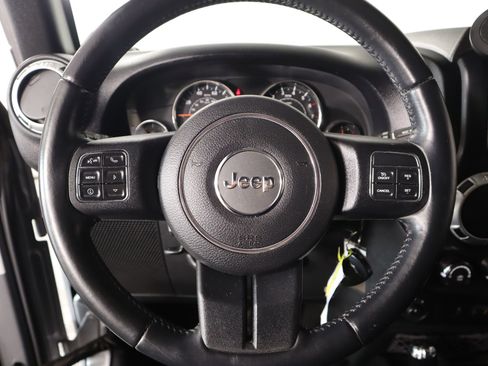 Used 2015 Jeep Wrangler Unlimited Sahara w/ Connectivity Group image 3