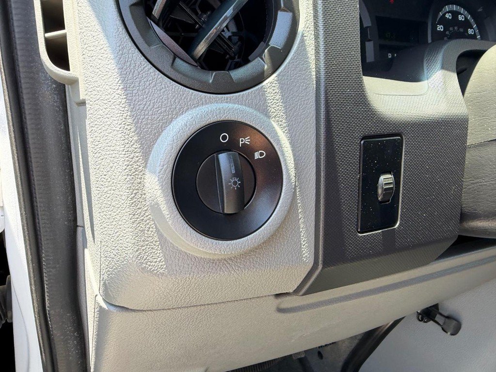 Used 2011 Ford E-350 and Econoline 350 XLT RWD image 32