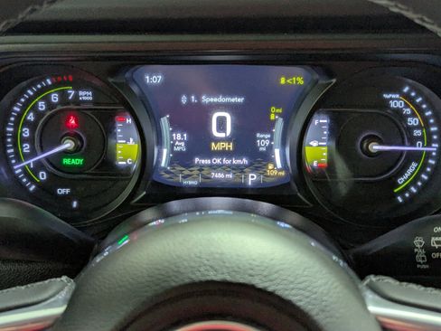 Used 2025 Jeep Wrangler Unlimited Sahara AWD/4WD image 15