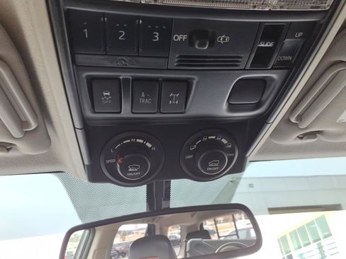 Used 2018 Toyota 4Runner TRD Off-Road Premium AWD/4WD image 18