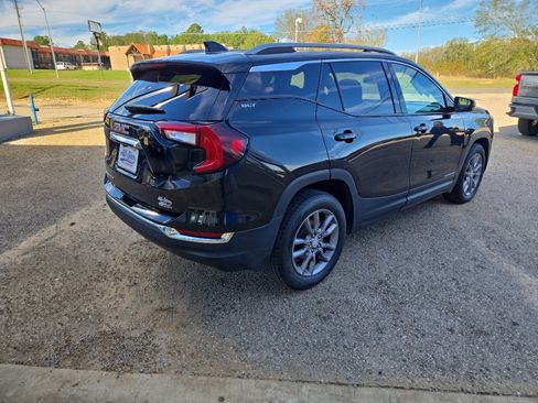 Used 2024 GMC Terrain SLT image 7