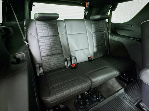Used 2025 Cadillac Escalade Sport Platinum w/ LPO, Floor Liner Package AWD/4WD image 30