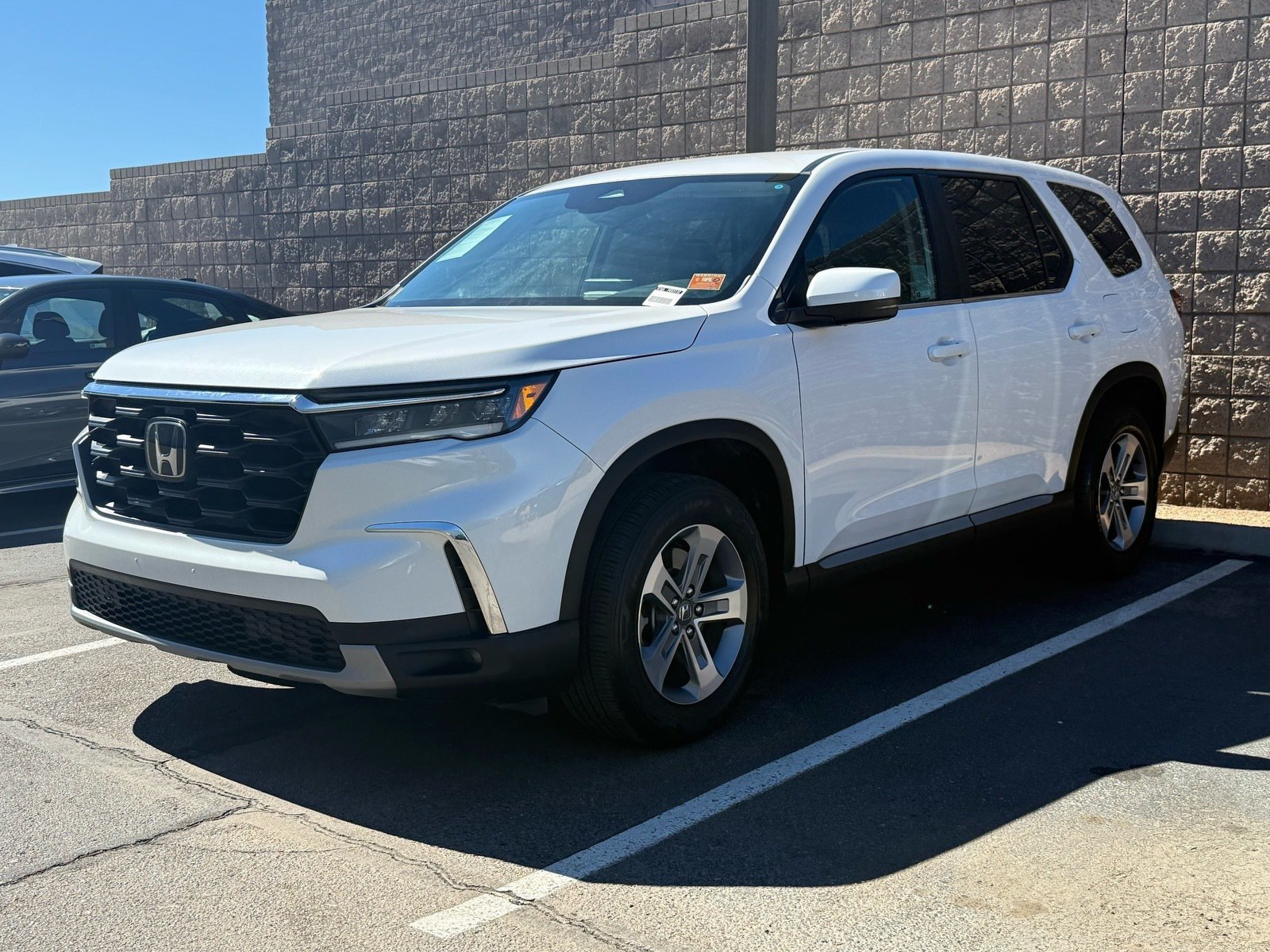 Used 2025 Honda Pilot EX-L image 2