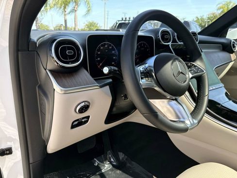 Certified 2025 Mercedes-Benz GLC 300 image 20