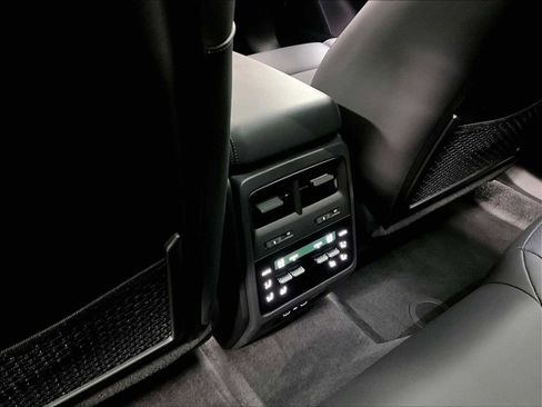 Used 2025 Porsche Macan Electric image 25