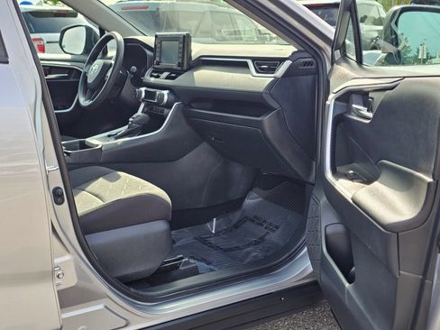 Used 2021 Toyota RAV4 XLE AWD/4WD image 13