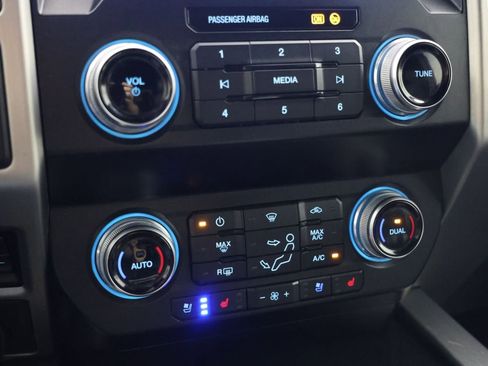 Used 2021 Ford F350 Platinum w/ Tremor Off-Road Package AWD/4WD image 33